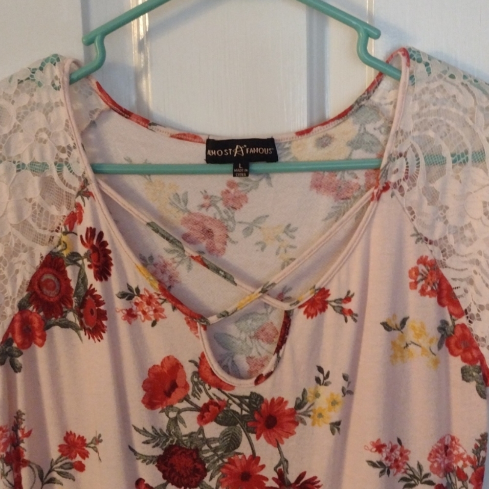 Pink flower shirt - Picture 2 of 6
